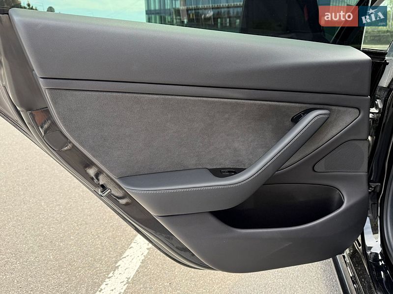 Седан Tesla Model 3 2019 в Києві