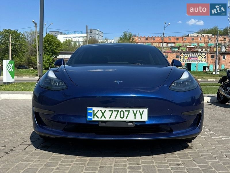 Седан Tesla Model 3 2023 в Харкові