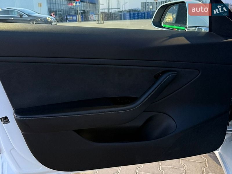 Седан Tesla Model 3 2019 в Львові