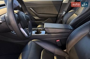 Седан Tesla Model 3 2019 в Львові