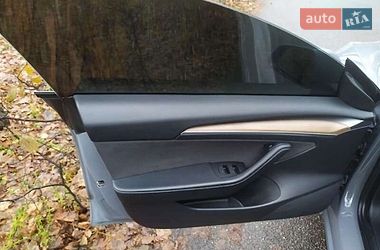 Седан Tesla Model 3 2022 в Києві