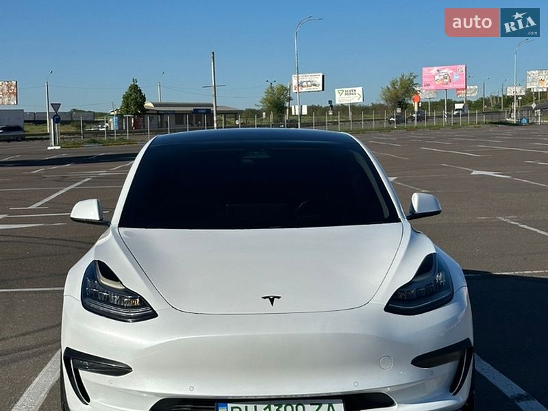 Седан Tesla Model 3 2017 в Одесі