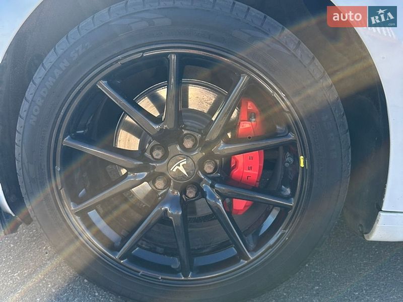 Седан Tesla Model 3 2017 в Одесі