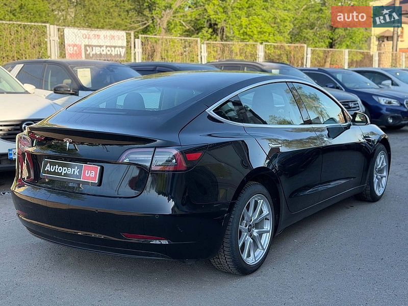 Седан Tesla Model 3 2018 в Вінниці
