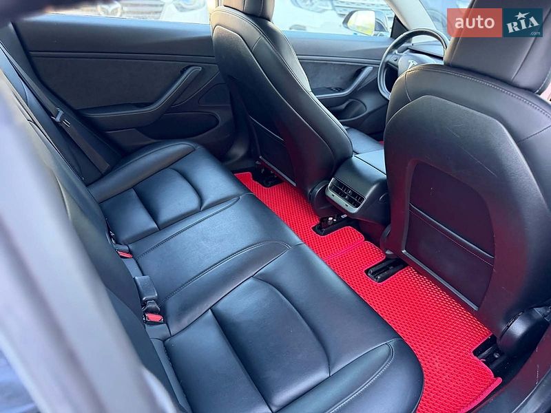 Седан Tesla Model 3 2018 в Вінниці