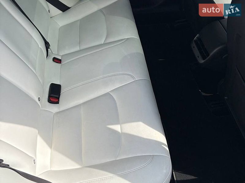 Седан Tesla Model 3 2018 в Києві
