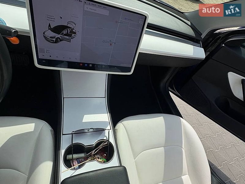 Седан Tesla Model 3 2018 в Києві