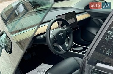 Седан Tesla Model 3 2019 в Дубні