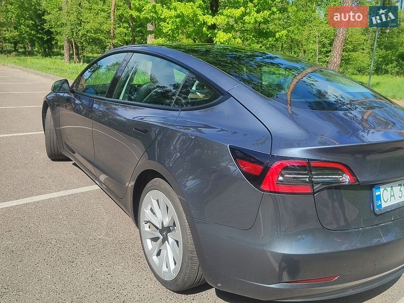 Седан Tesla Model 3 2022 в Черкасах
