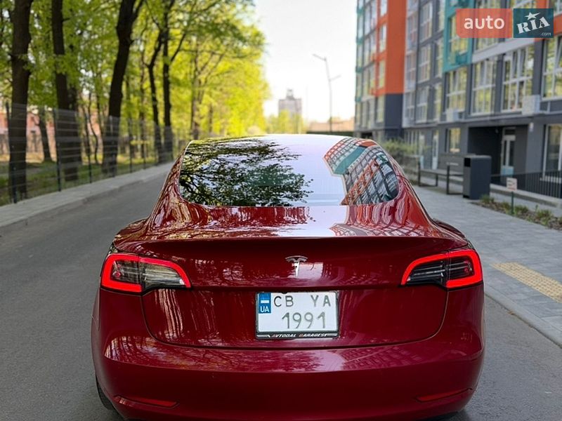 Седан Tesla Model 3 2018 в Чернігові