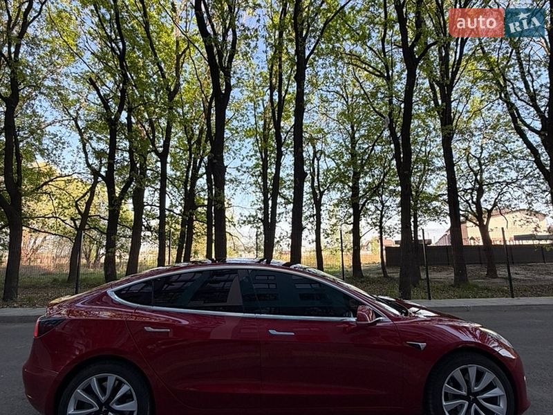 Седан Tesla Model 3 2018 в Чернігові