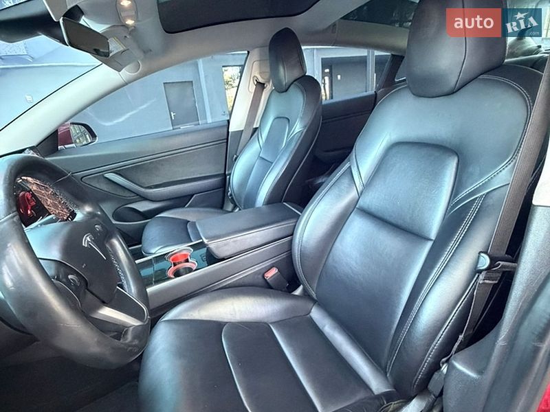 Седан Tesla Model 3 2018 в Чернігові
