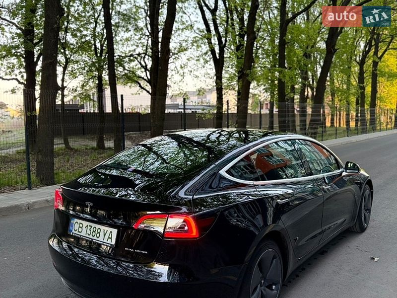 Седан Tesla Model 3 2019 в Чернігові