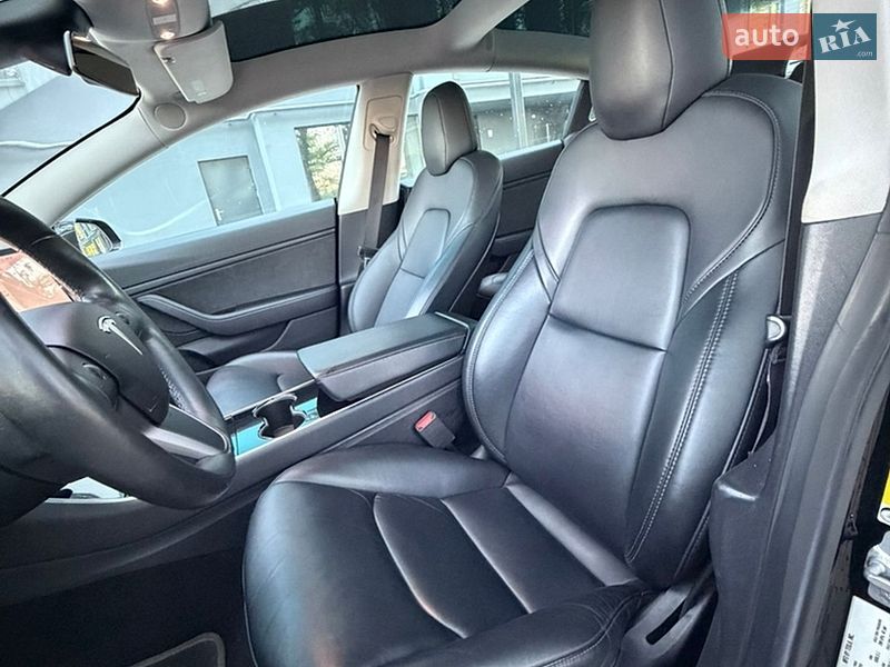Седан Tesla Model 3 2019 в Чернігові