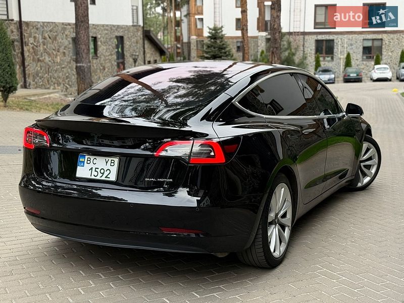 Седан Tesla Model 3 2019 в Киеве