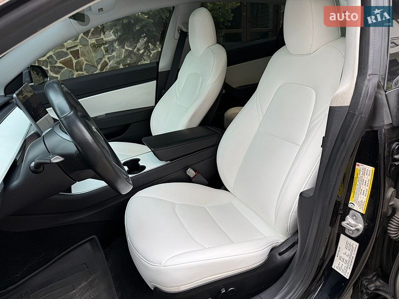 Седан Tesla Model 3 2019 в Киеве