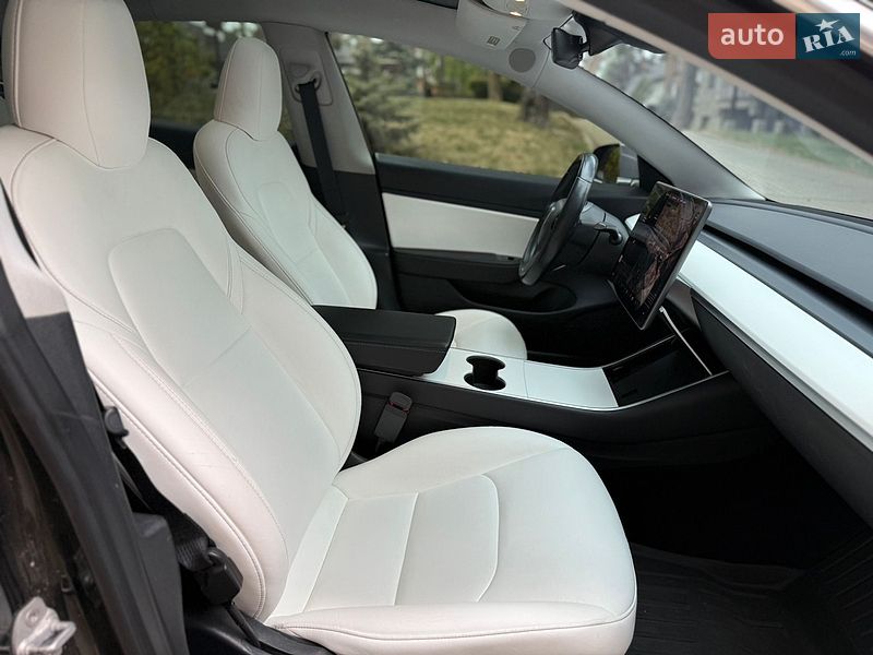 Седан Tesla Model 3 2019 в Киеве