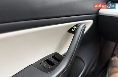 Седан Tesla Model 3 2019 в Киеве
