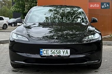 Седан Tesla Model 3 2024 в Черновцах