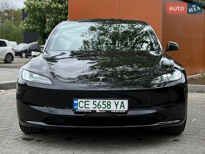 Седан Tesla Model 3 2024 в Черновцах