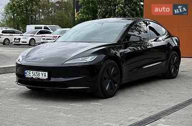 Седан Tesla Model 3 2024 в Черновцах