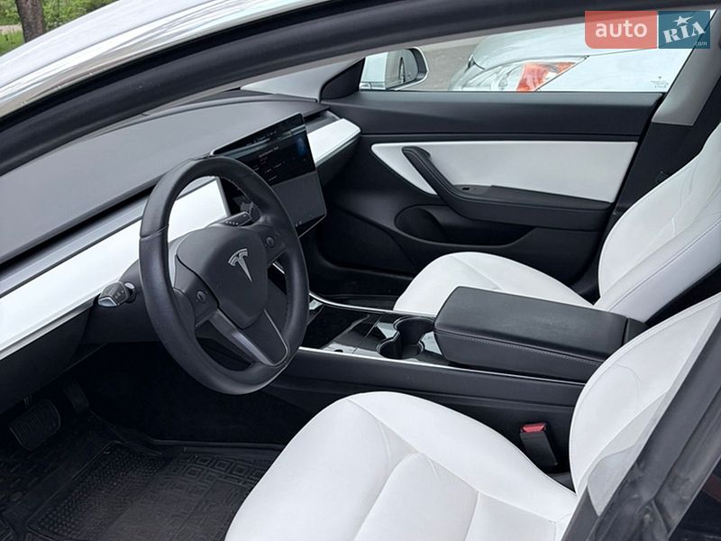 Седан Tesla Model 3 2019 в Одесі