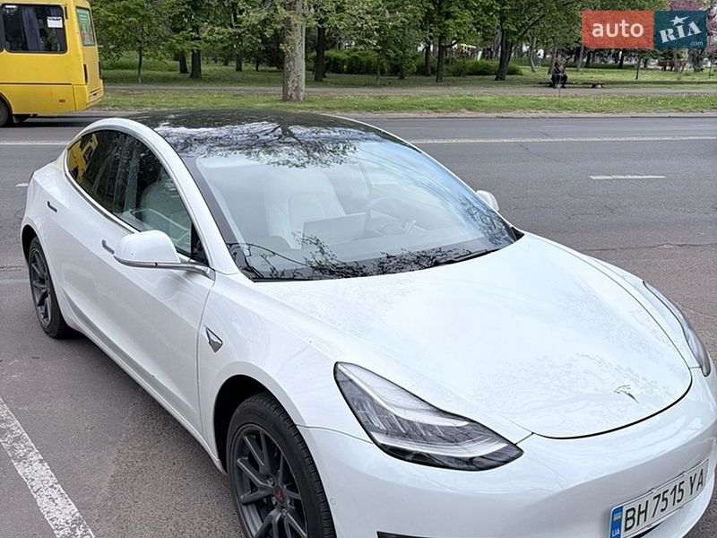 Седан Tesla Model 3 2019 в Одесі