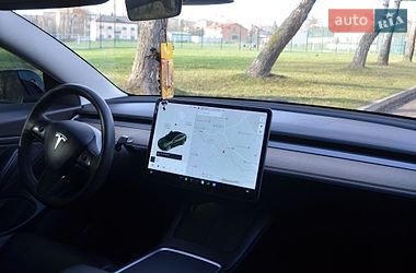 Седан Tesla Model 3 2021 в Трускавце