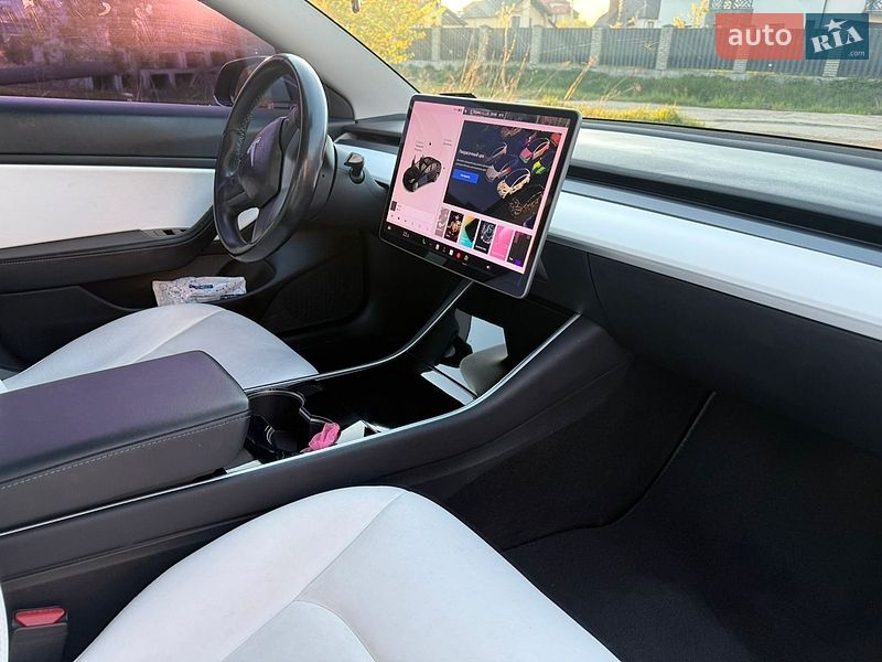 Седан Tesla Model 3 2018 в Дрогобыче