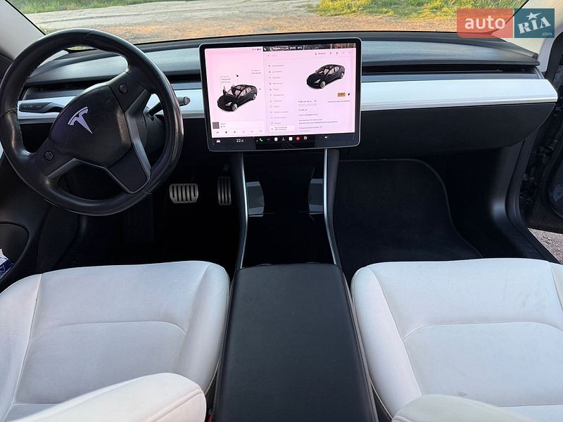 Седан Tesla Model 3 2018 в Дрогобыче