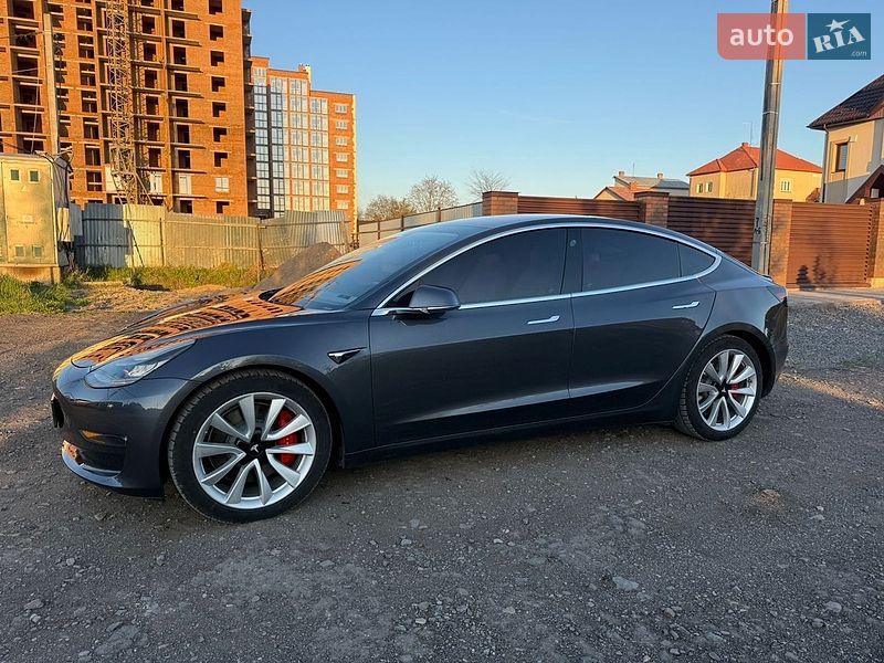 Седан Tesla Model 3 2018 в Дрогобыче