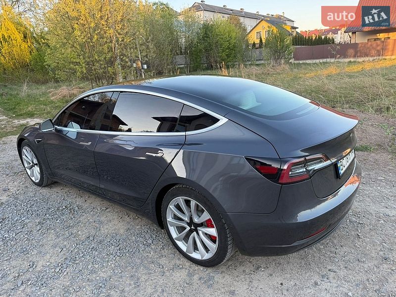 Седан Tesla Model 3 2018 в Дрогобыче