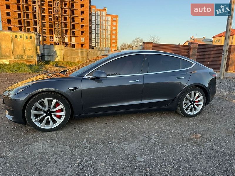 Седан Tesla Model 3 2018 в Дрогобыче