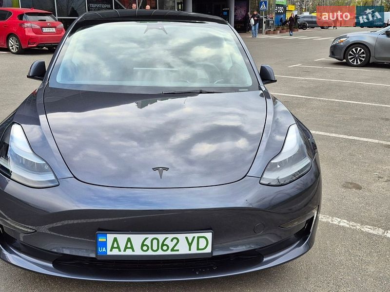 Седан Tesla Model 3 2022 в Киеве