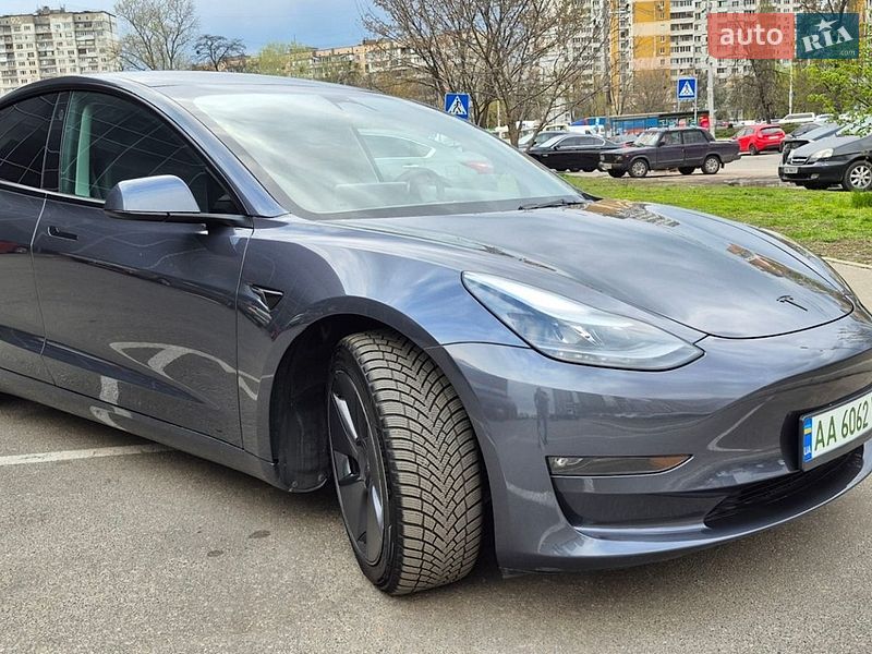 Седан Tesla Model 3 2022 в Киеве