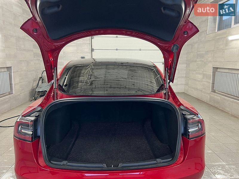 Седан Tesla Model 3 2018 в Гребенках