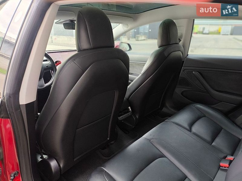 Седан Tesla Model 3 2018 в Киеве