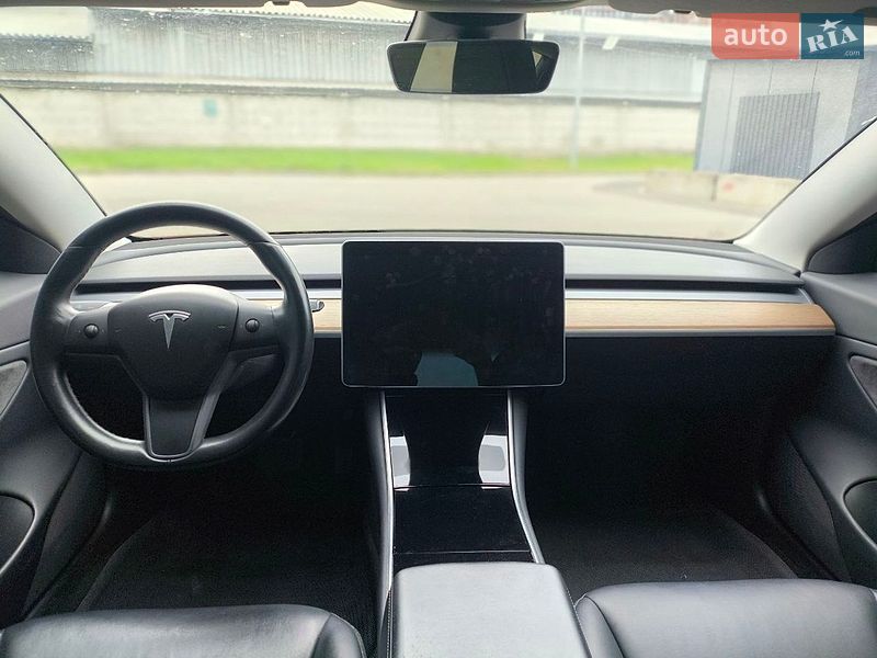 Седан Tesla Model 3 2018 в Киеве