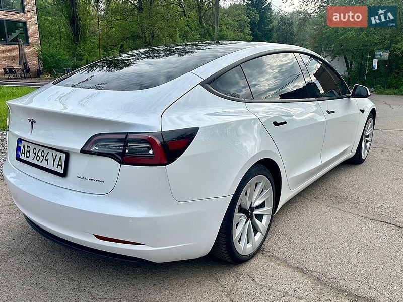 Седан Tesla Model 3 2021 в Виннице