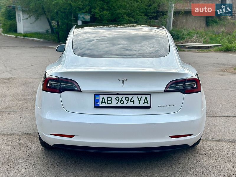 Седан Tesla Model 3 2021 в Виннице