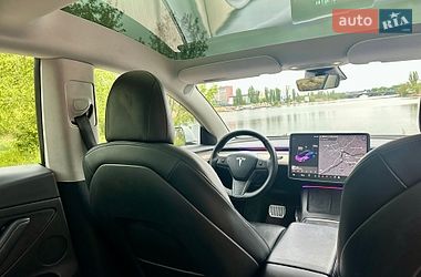 Седан Tesla Model 3 2021 в Виннице