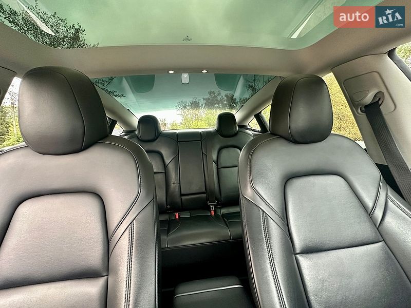 Седан Tesla Model 3 2021 в Виннице