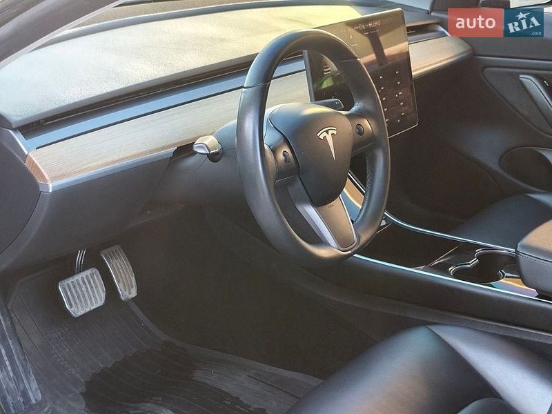 Седан Tesla Model 3 2018 в Днепре
