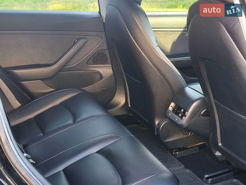 Седан Tesla Model 3 2018 в Днепре