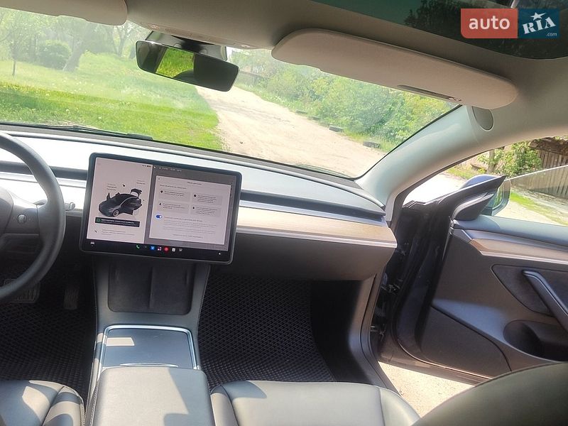 Седан Tesla Model 3 2022 в Черкассах