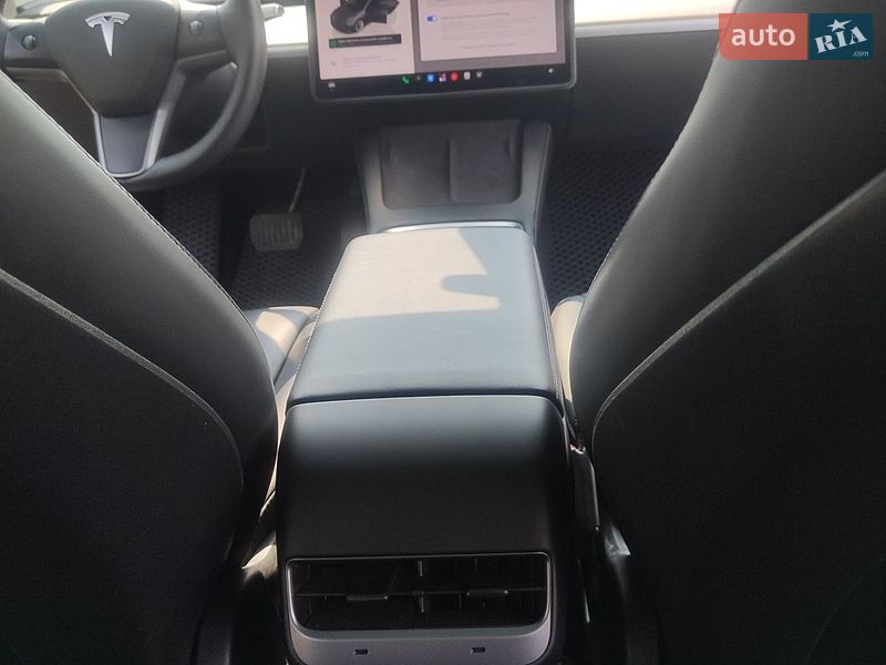 Седан Tesla Model 3 2022 в Черкассах