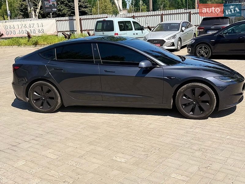 Седан Tesla Model 3 2024 в Днепре