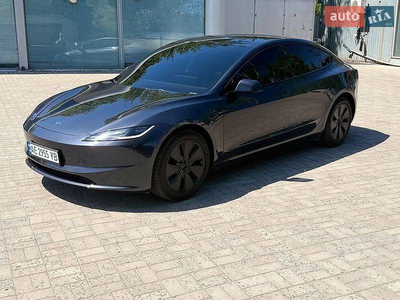 Седан Tesla Model 3 2024 в Днепре