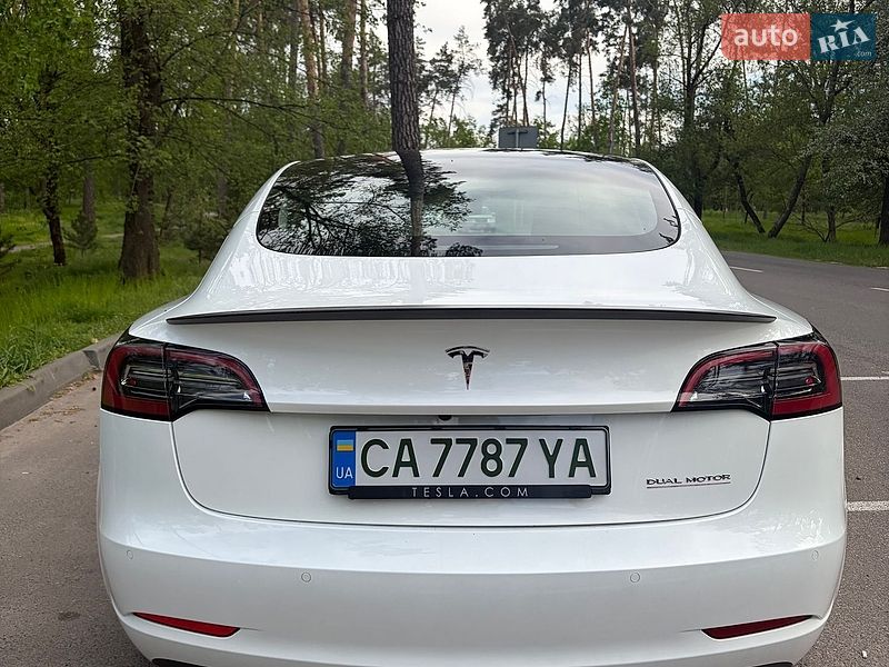 Седан Tesla Model 3 2022 в Черкассах