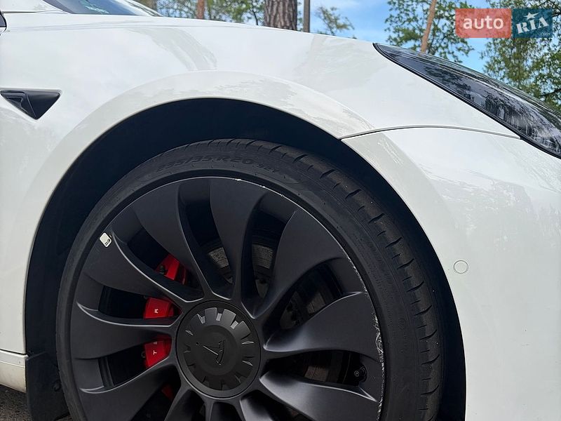 Седан Tesla Model 3 2022 в Черкассах
